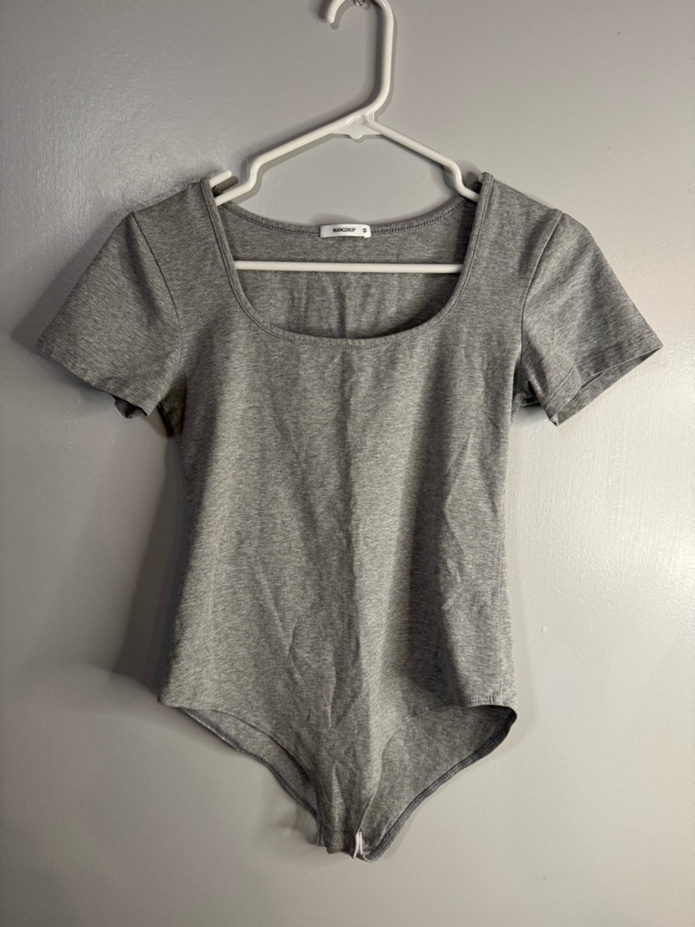 Amazon Gray Scoop Neck Short Sleeve Bodysuit Size Small